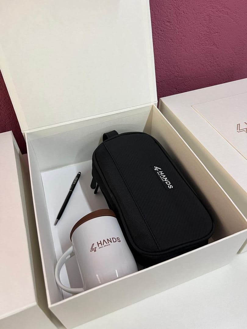 Kit branco com nécessaire e caneca