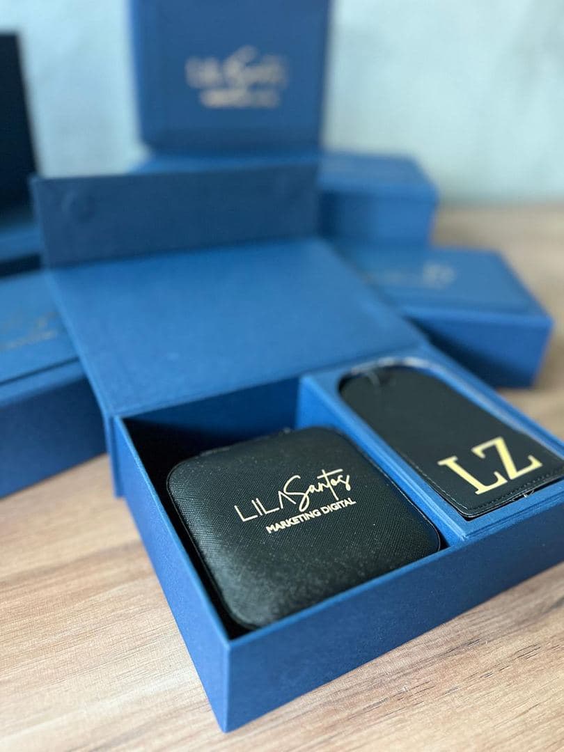Kit azul com nécessaire e tag